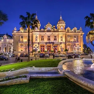 Monaco, Luxe, A 250m Casino Pensión